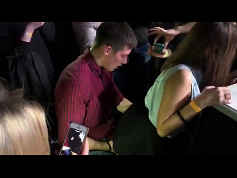 ❤️ Seks sebenar di kelab malam Rusia. Gadis Rusia berusia 18 tahun di dubur dan faraj disetubuhi di kelab malam Lucah pada ms.assistirhentai.ru ﹏